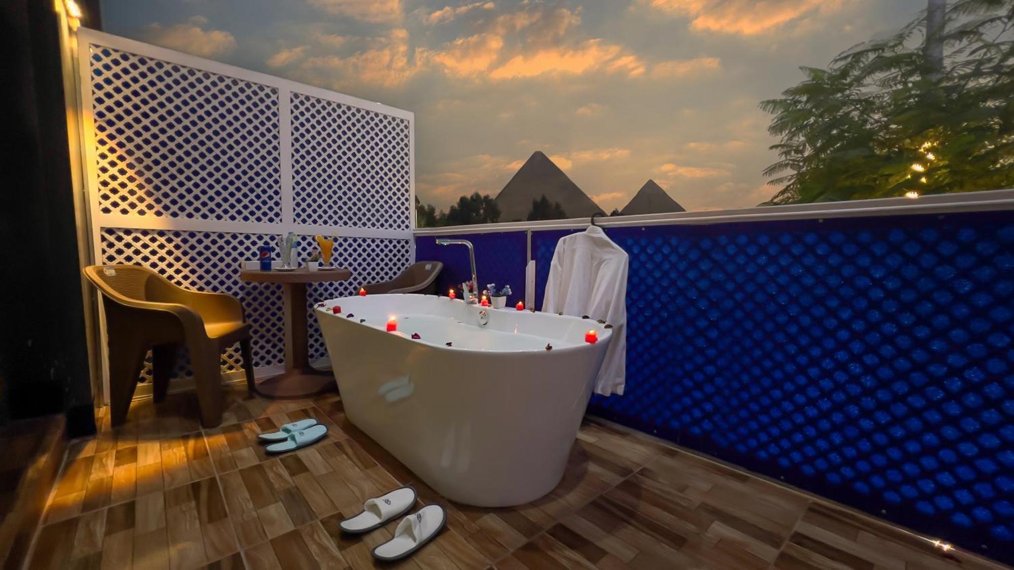 Turquoise Pyramids & Grand Egyptian Museum View Hotel Kafret el-Gabal Esterno foto
