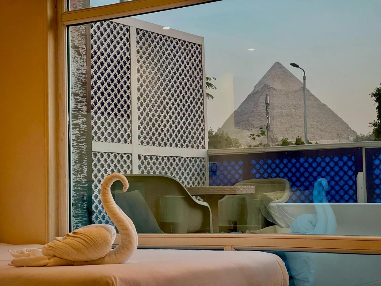 Turquoise Pyramids & Grand Egyptian Museum View Hotel Kafret el-Gabal Esterno foto