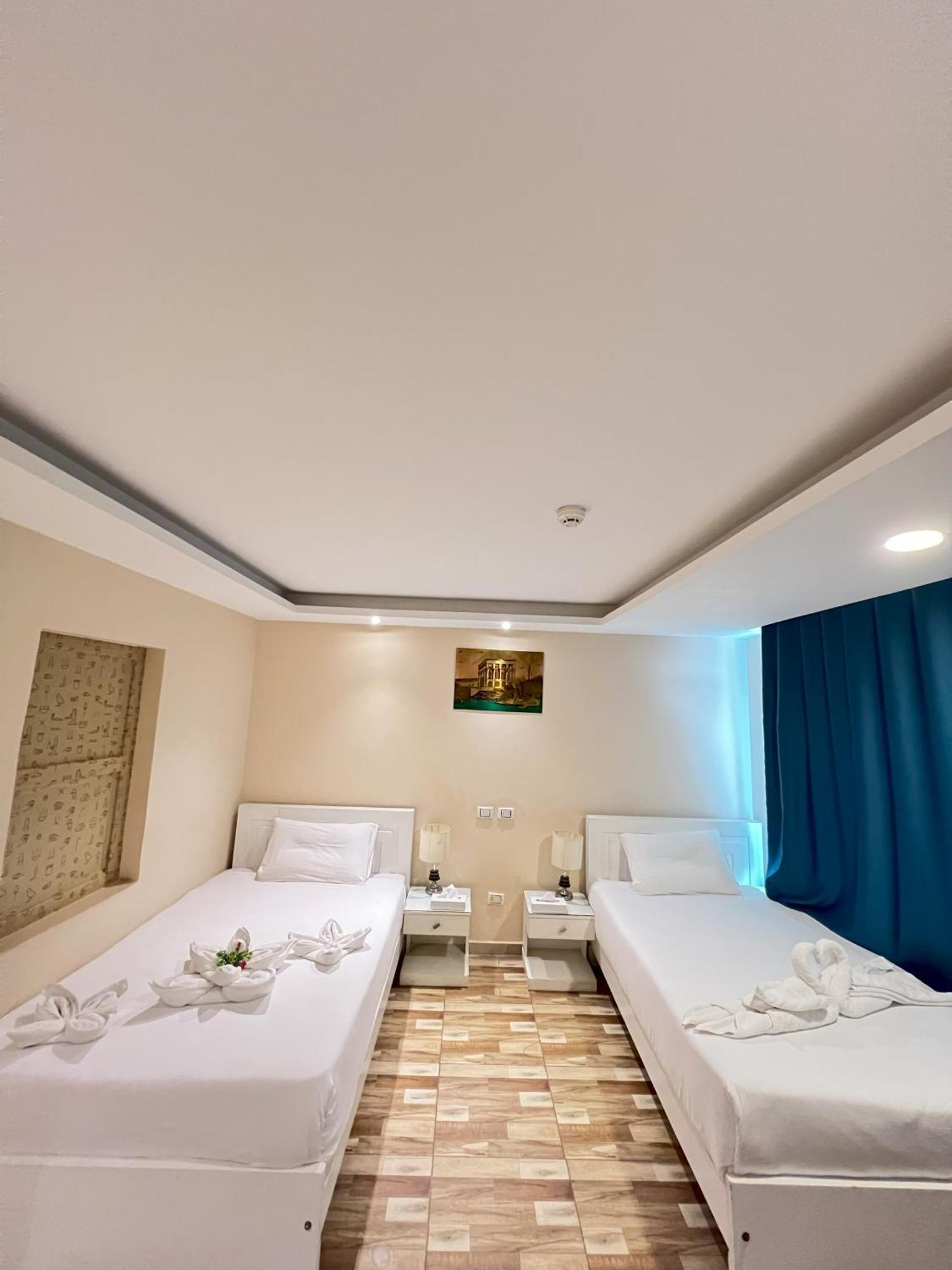 Turquoise Pyramids & Grand Egyptian Museum View Hotel Kafret el-Gabal Esterno foto