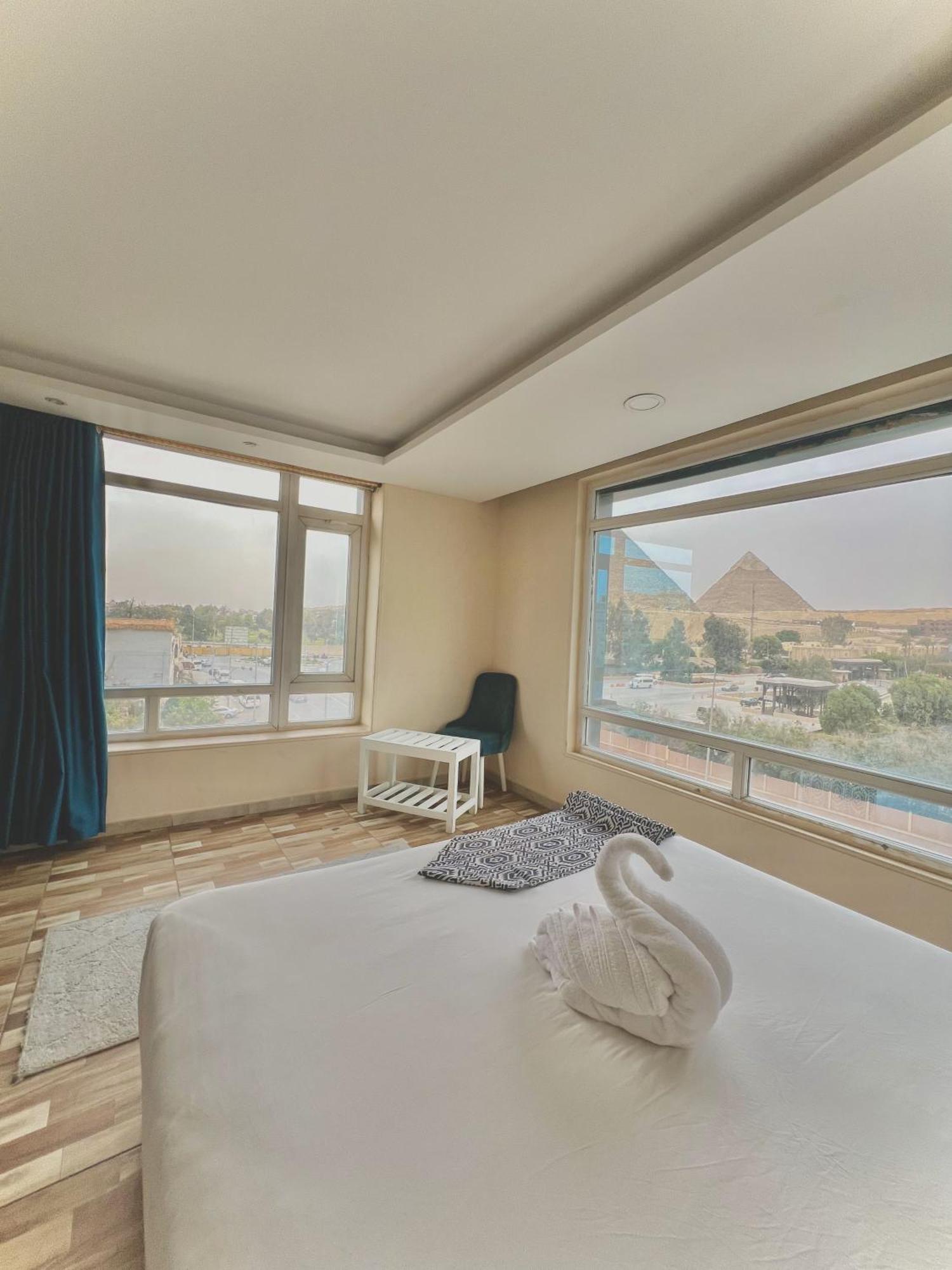 Turquoise Pyramids & Grand Egyptian Museum View Hotel Kafret el-Gabal Esterno foto