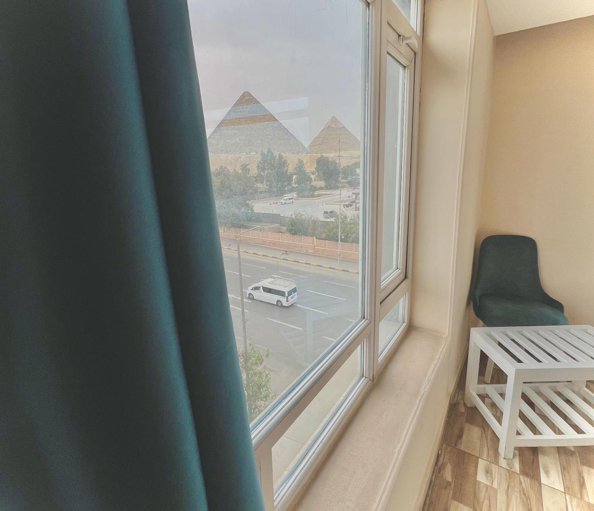 Turquoise Pyramids & Grand Egyptian Museum View Hotel Kafret el-Gabal Esterno foto