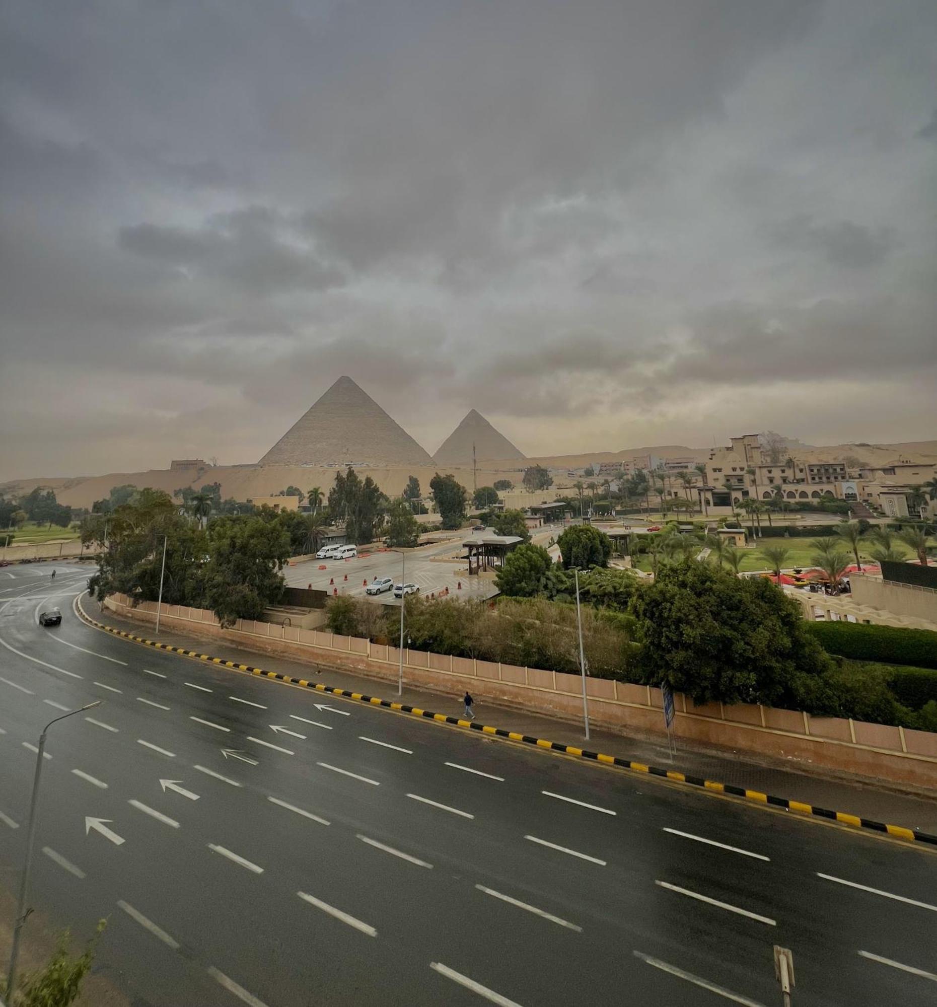 Turquoise Pyramids & Grand Egyptian Museum View Hotel Kafret el-Gabal Esterno foto
