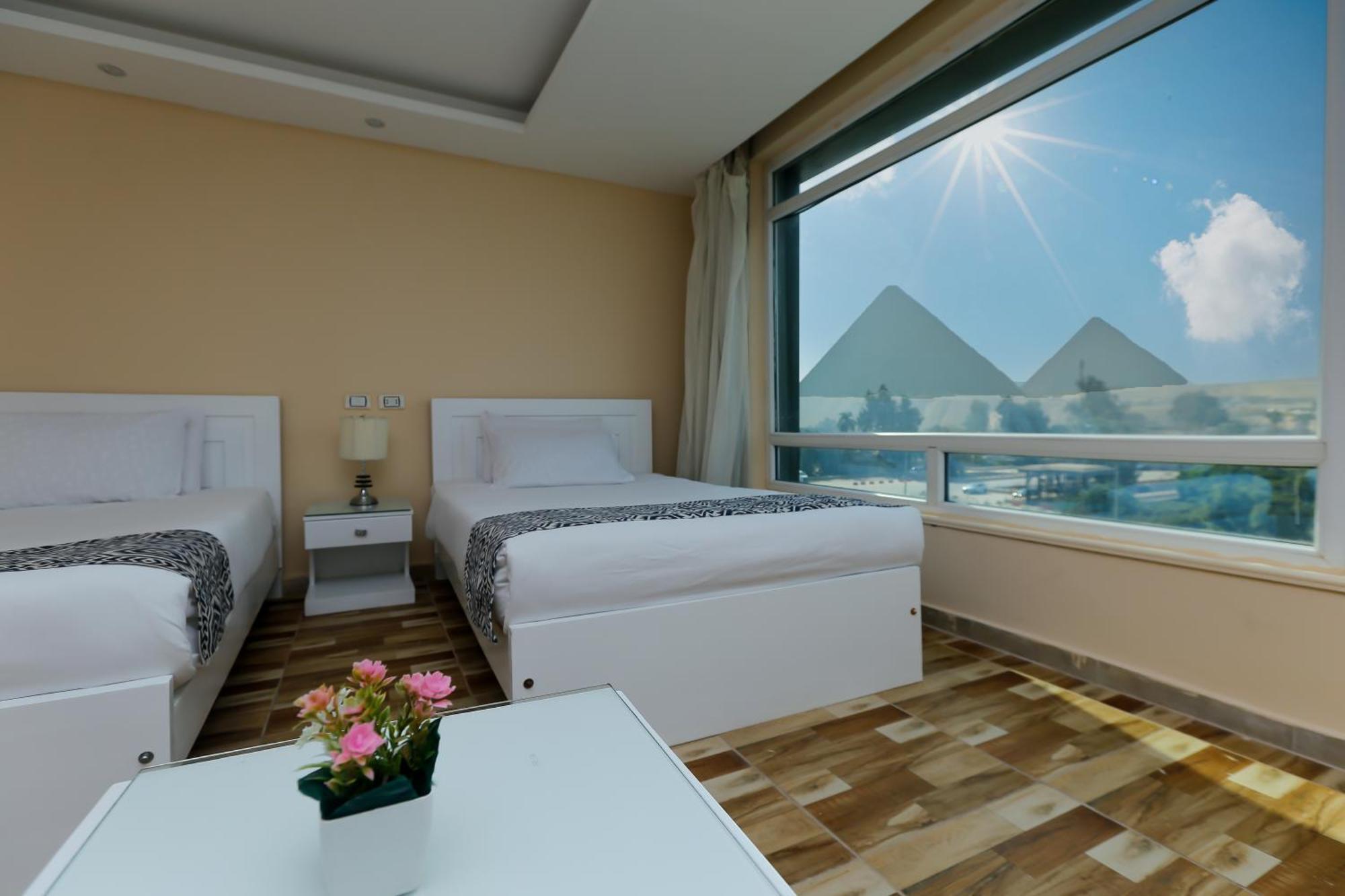 Turquoise Pyramids & Grand Egyptian Museum View Hotel Kafret el-Gabal Esterno foto