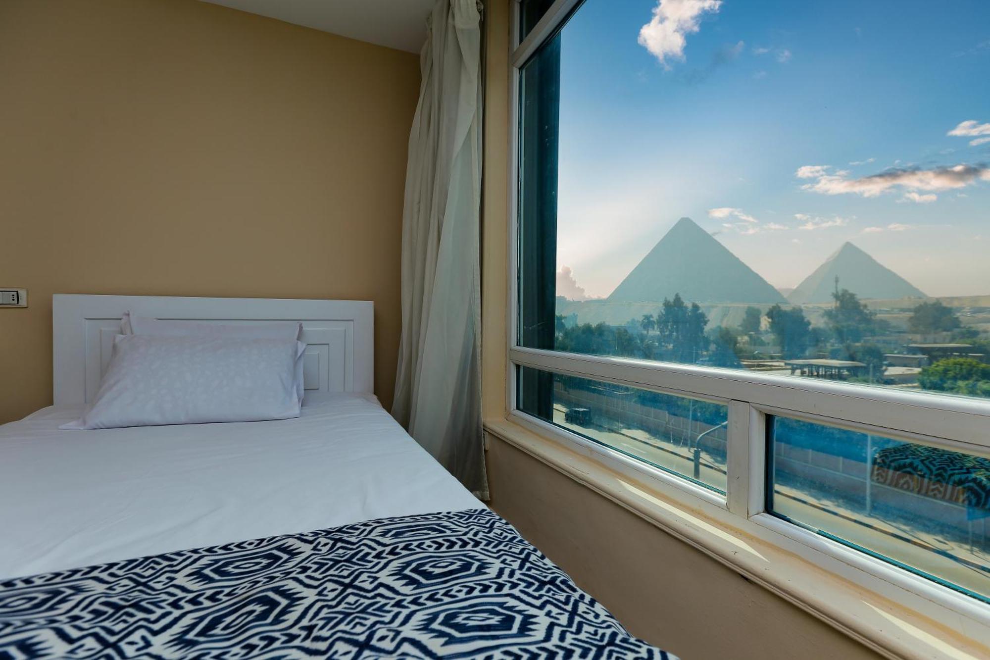 Turquoise Pyramids & Grand Egyptian Museum View Hotel Kafret el-Gabal Esterno foto